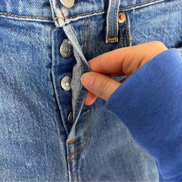 Levi's Wedgie Distressed Knee High Rise Jeans Size 26 - Picture 3 of 8